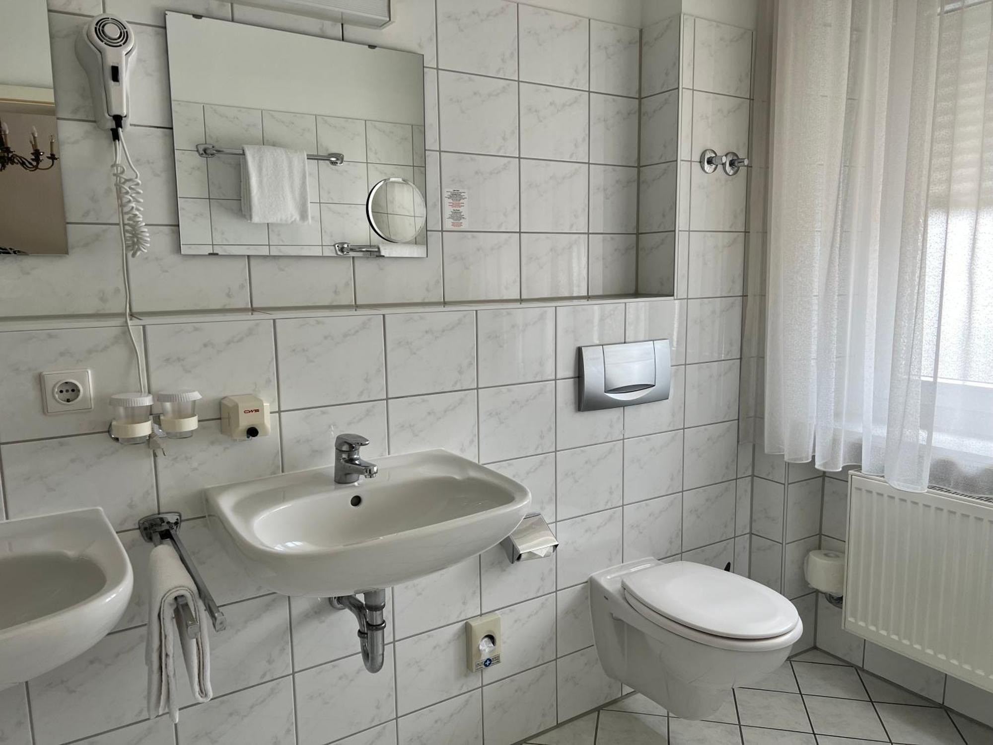 אנסבאך Hotel Fantasie מראה חיצוני תמונה